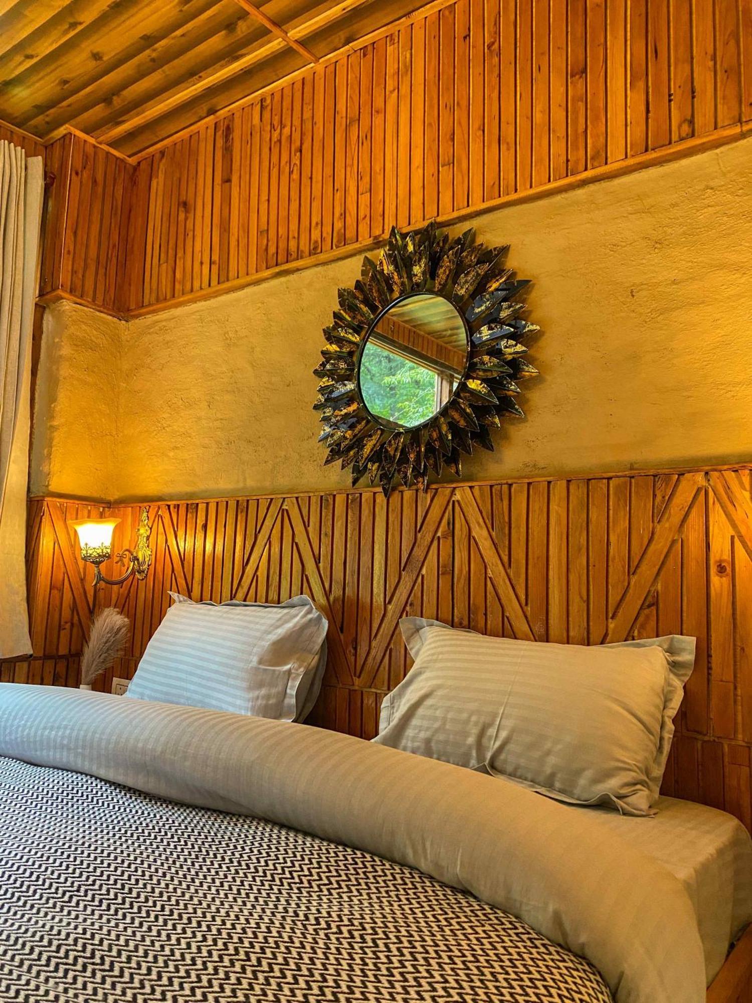 Whoopers Boutique Resort Jibhi ภายนอก รูปภาพ