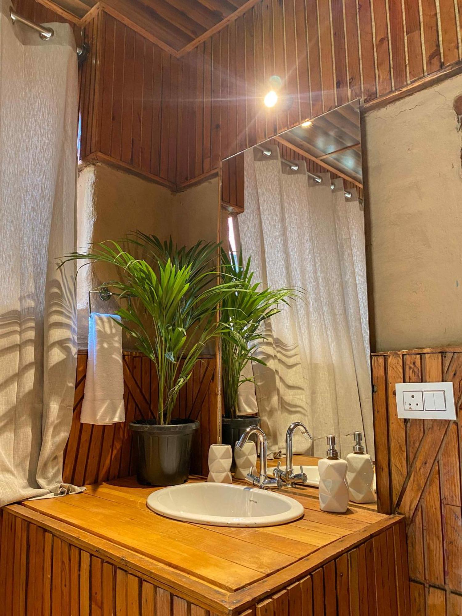 Whoopers Boutique Resort Jibhi ภายนอก รูปภาพ