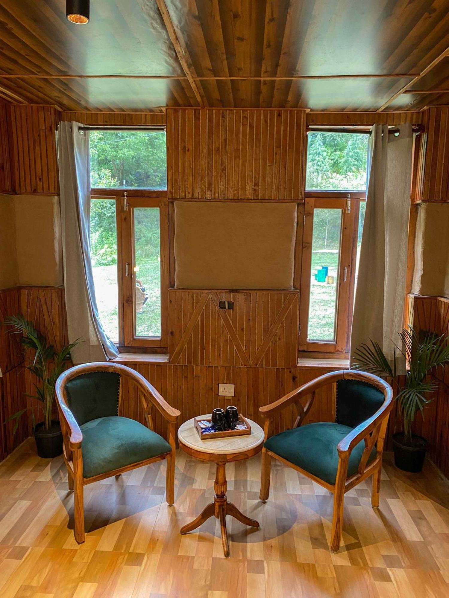 Whoopers Boutique Resort Jibhi ภายนอก รูปภาพ